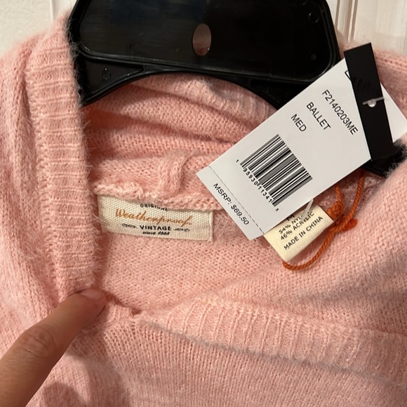 Pink fuzzy sweater with good - Picture 2 of 3